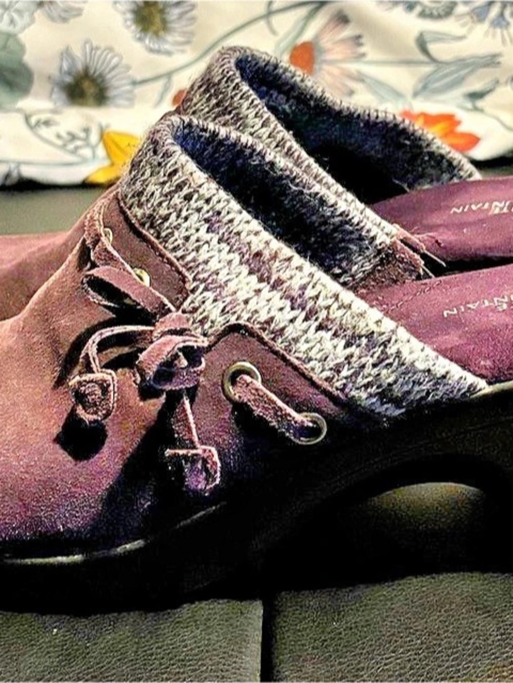 White Mountain Burgundy Purple leather Wedge Clog Shoes Size 9M